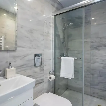 Grace 2-bedroom In Apartment *